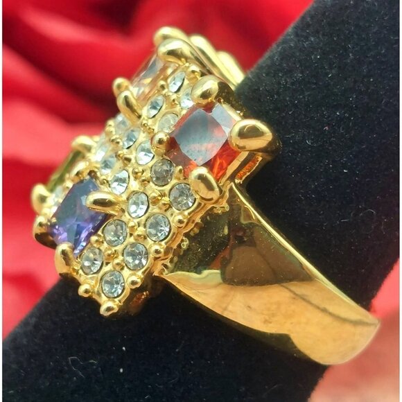 NWOT Gold Tone Colorful Crystal Covered Cocktail Fashion Ring Size 8 - Picture 6 of 8